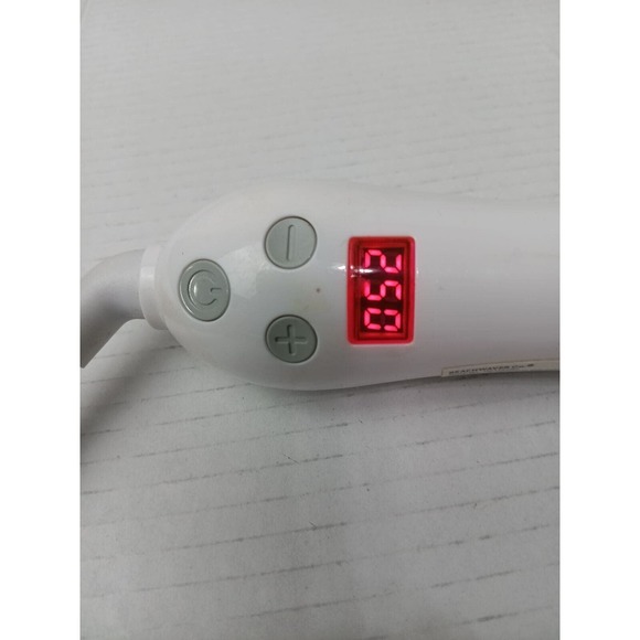 Beachwaver Co S1 Rotating Curling Iron - White - Picture 7 of 8